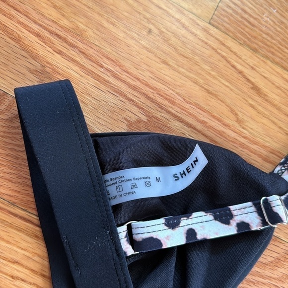 ***SHEIN Women’s Black Pullover Bikini Swim Top Sz M - Picture 3 of 3